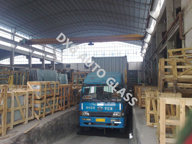 LADING THE CONTAINER02